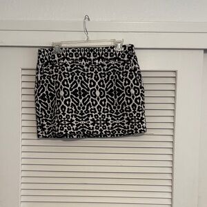 Stylish Black and White Patterned Skort
